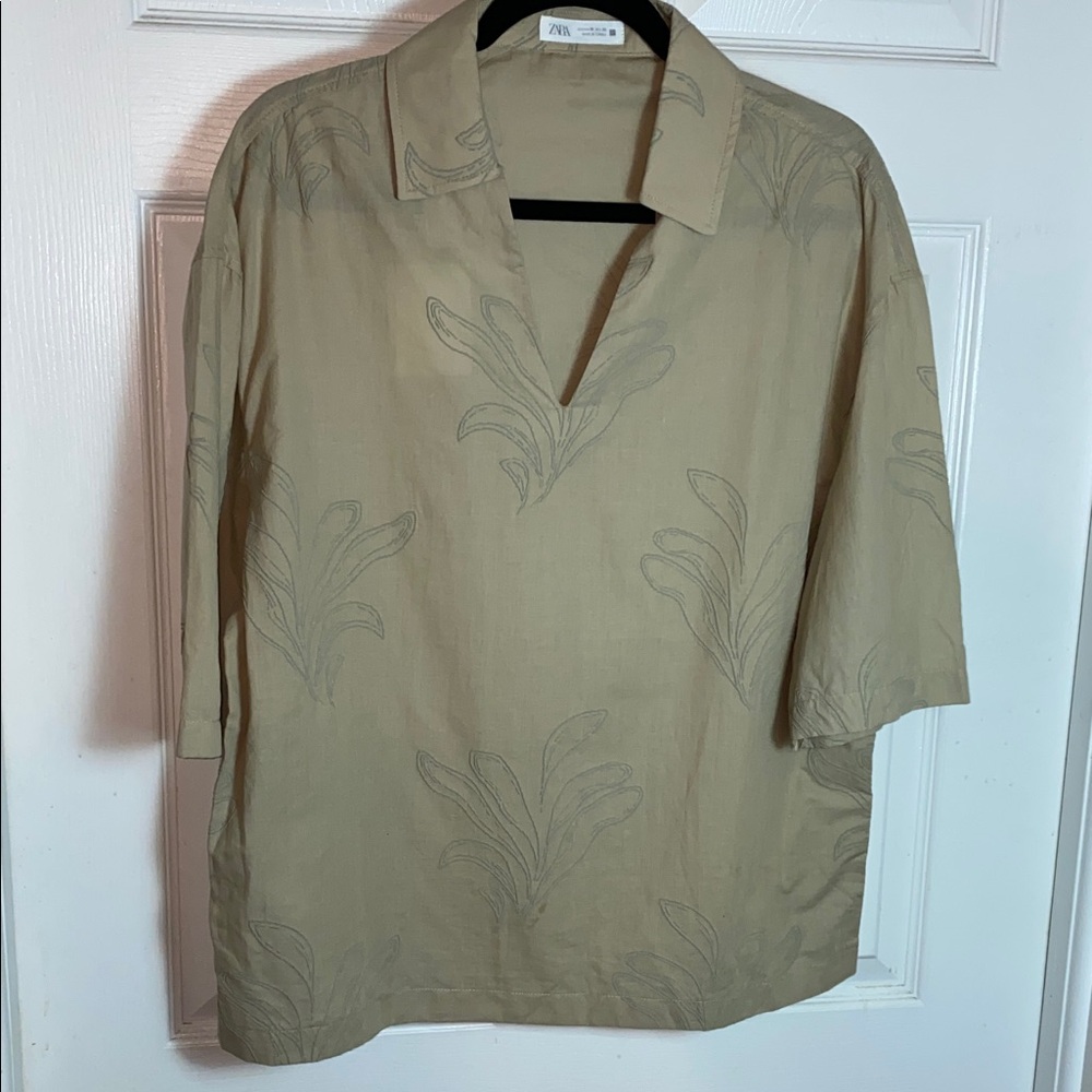 Zara Beige Short-Sleeve Collared Camp Shirt with Tonal Leaf Print